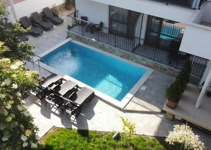 Villa Aqua Family Hotel